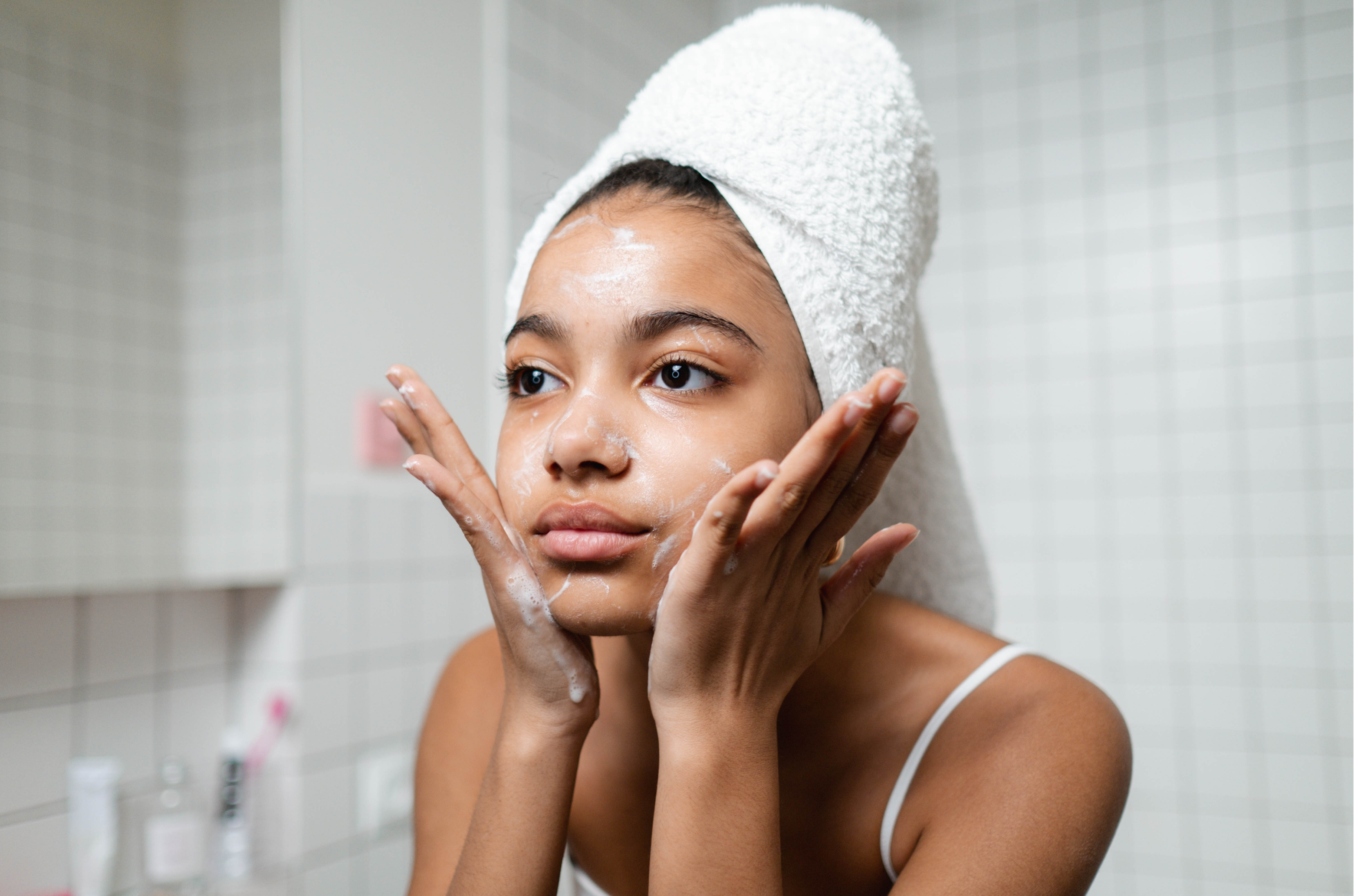 Why You Need Different Morning & Evening Skincare Routines