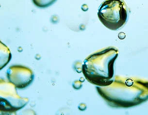 Helps address clogged pores by increasing cell turnover.