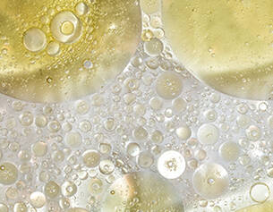Combination of lavender, rosemary, and peppermint oil for a cooling, nourishing feeling.