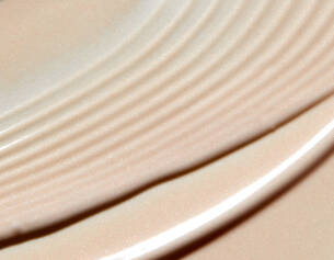 Protects against discoloration and uneven skin tone caused by UV and visible light exposure.